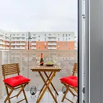 Lumina Premium With Parking Apartment *