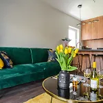 Lumina Premium With Parking Apartment