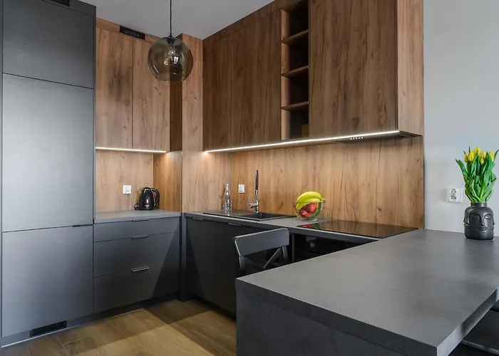 Lumina Premium With Parking Apartment *